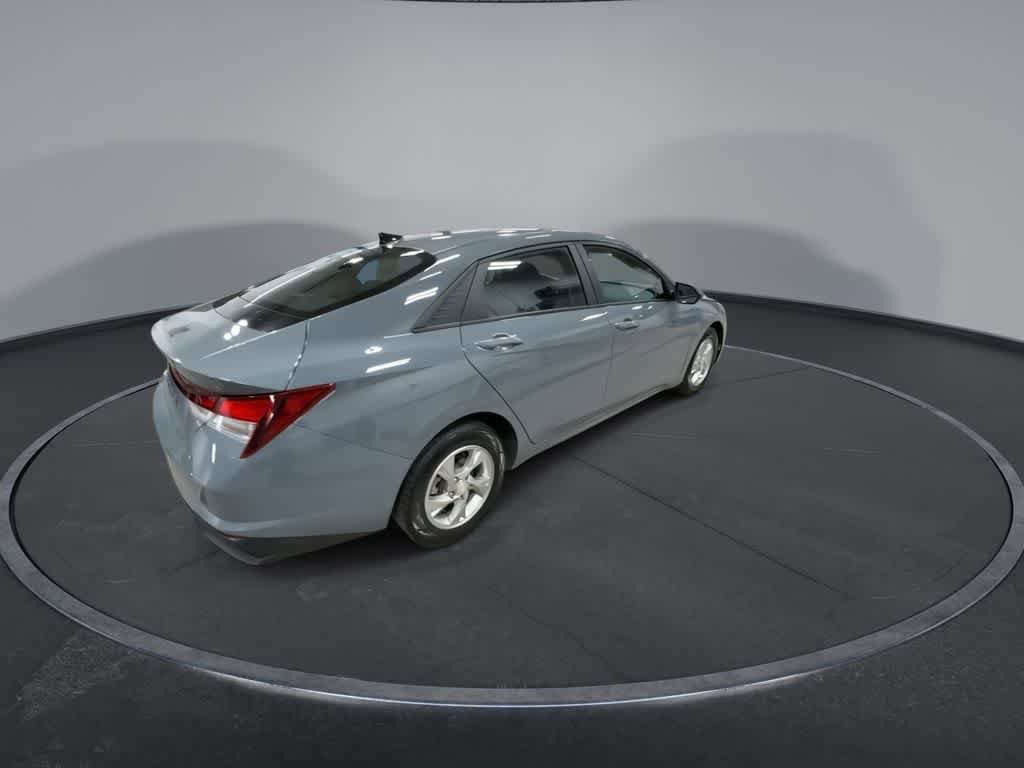 Used 2022 Hyundai Elantra SE FWD image 8