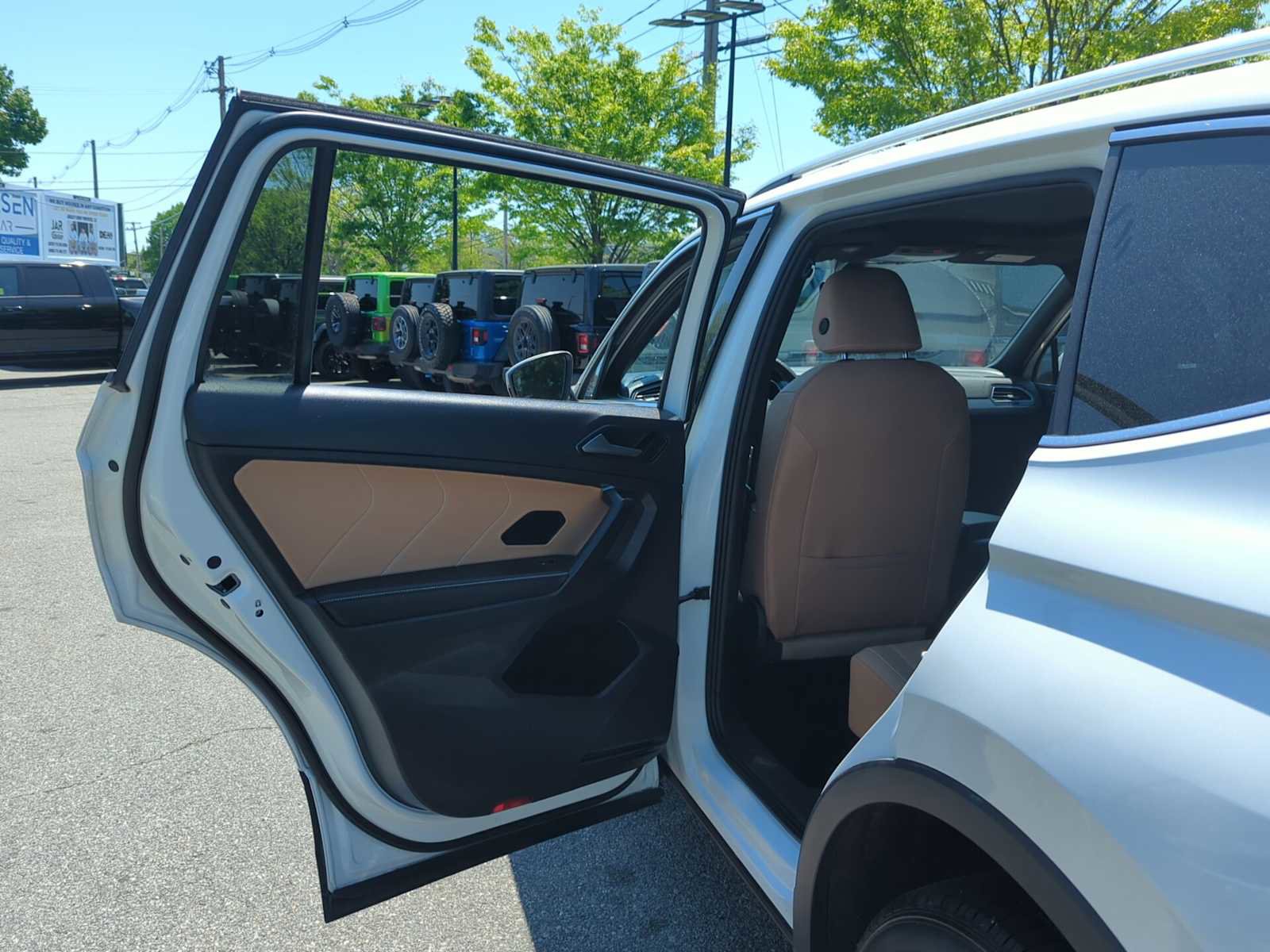 Used 2023 Volkswagen Tiguan SE AWD/4WD image 27