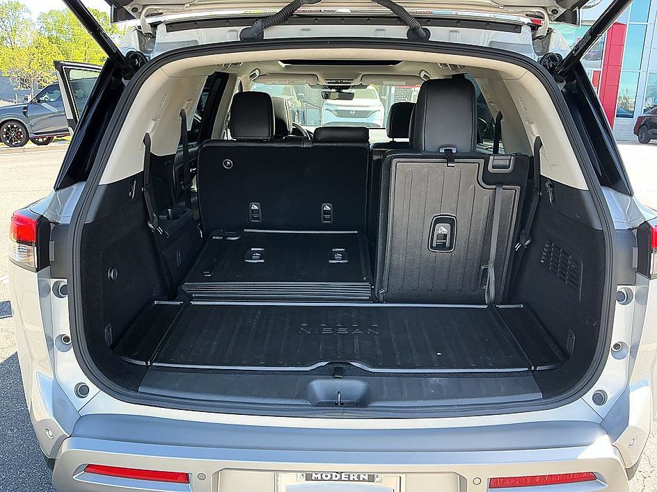 Certified 2024 Nissan Pathfinder Platinum w/ Cargo Package image 28