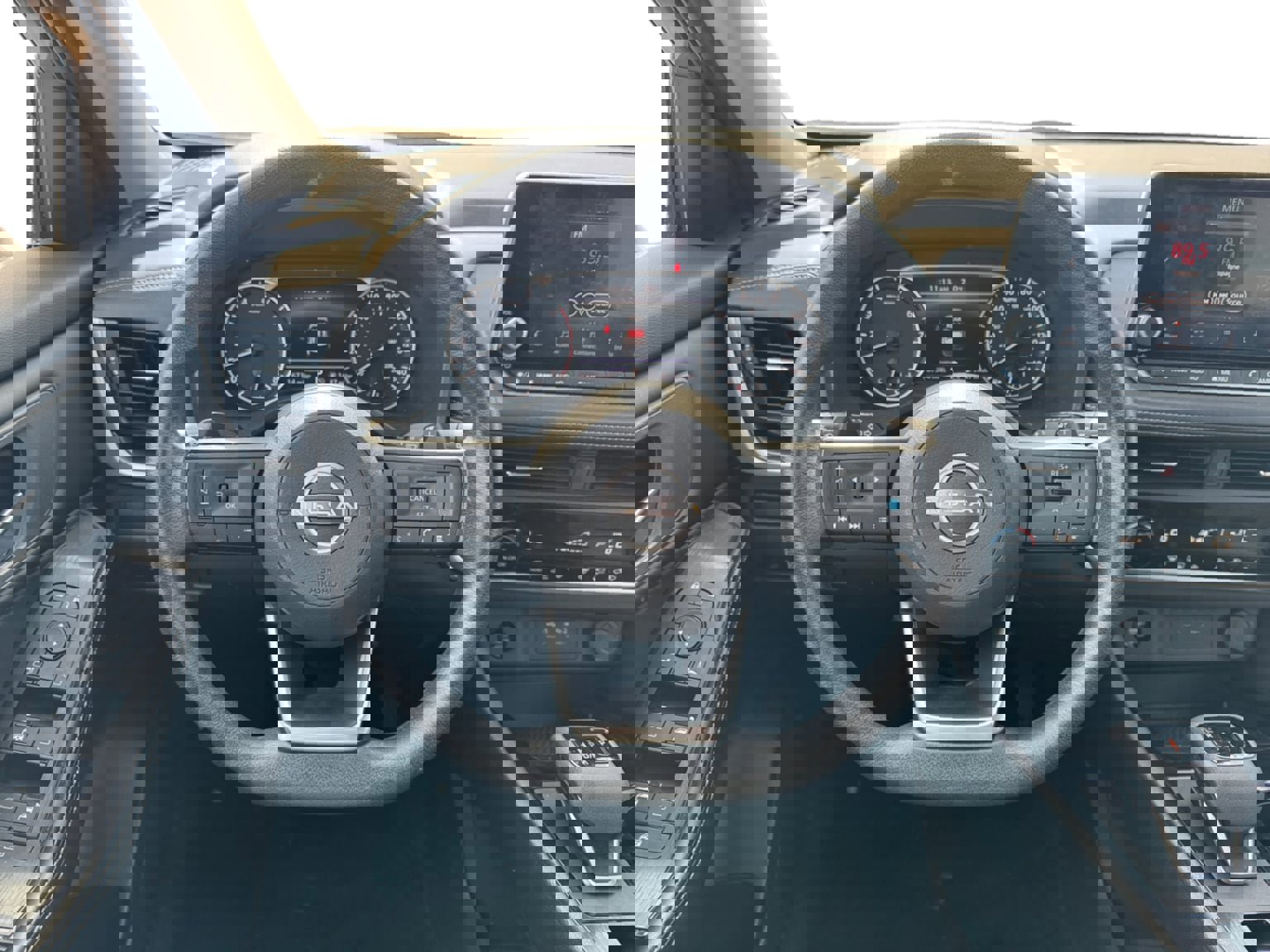 Used 2024 Nissan Rogue SV image 13