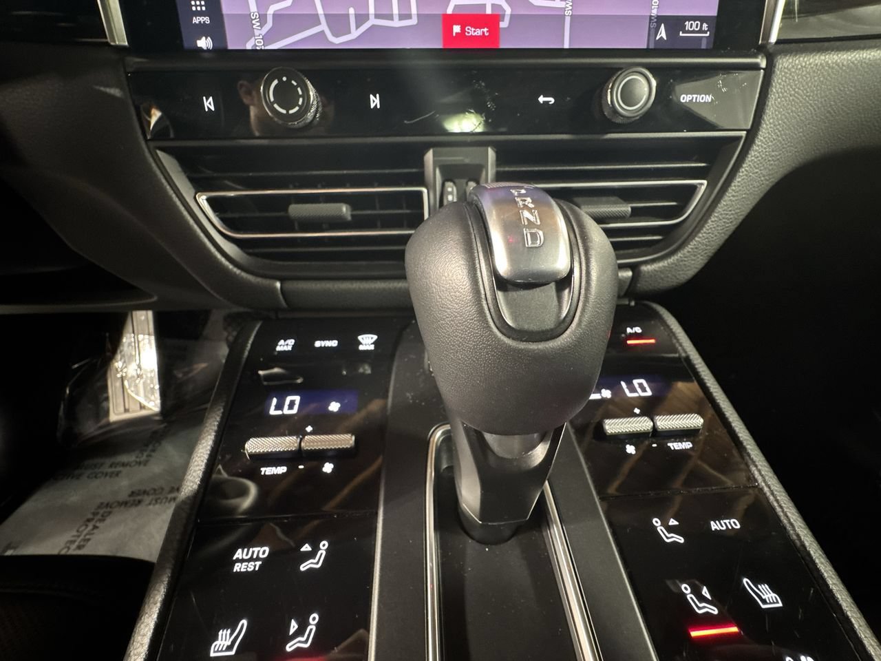 Used 2024 Porsche Macan AWD/4WD image 29
