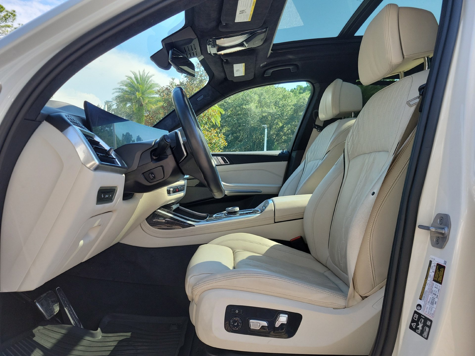 Used 2025 BMW X7 M60i AWD/4WD image 29