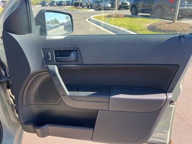 Used 2010 Ford Focus SE FWD image 9