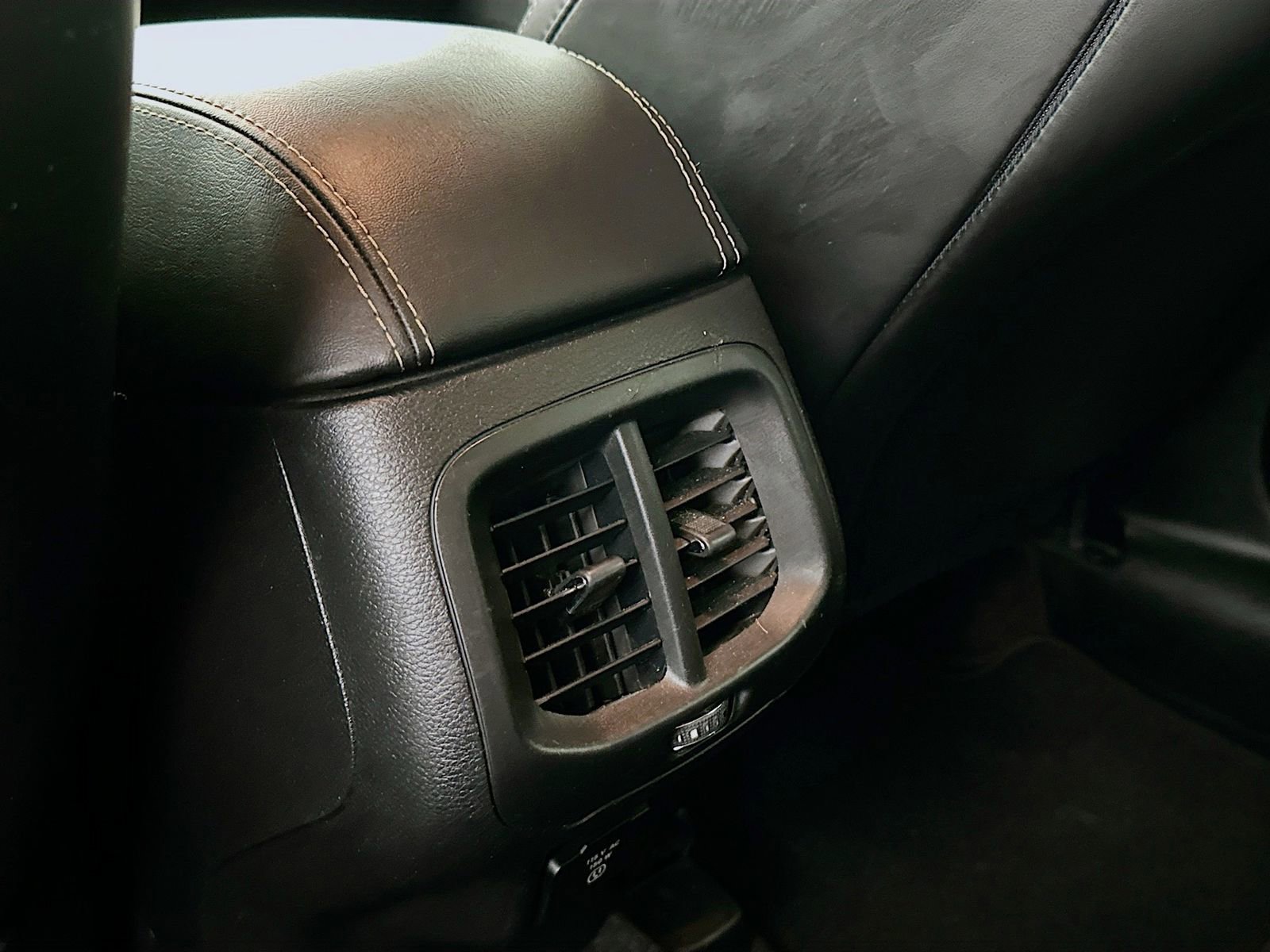 Used 2018 Jeep Cherokee Latitude Plus w/ Comfort/Convenience Group image 24