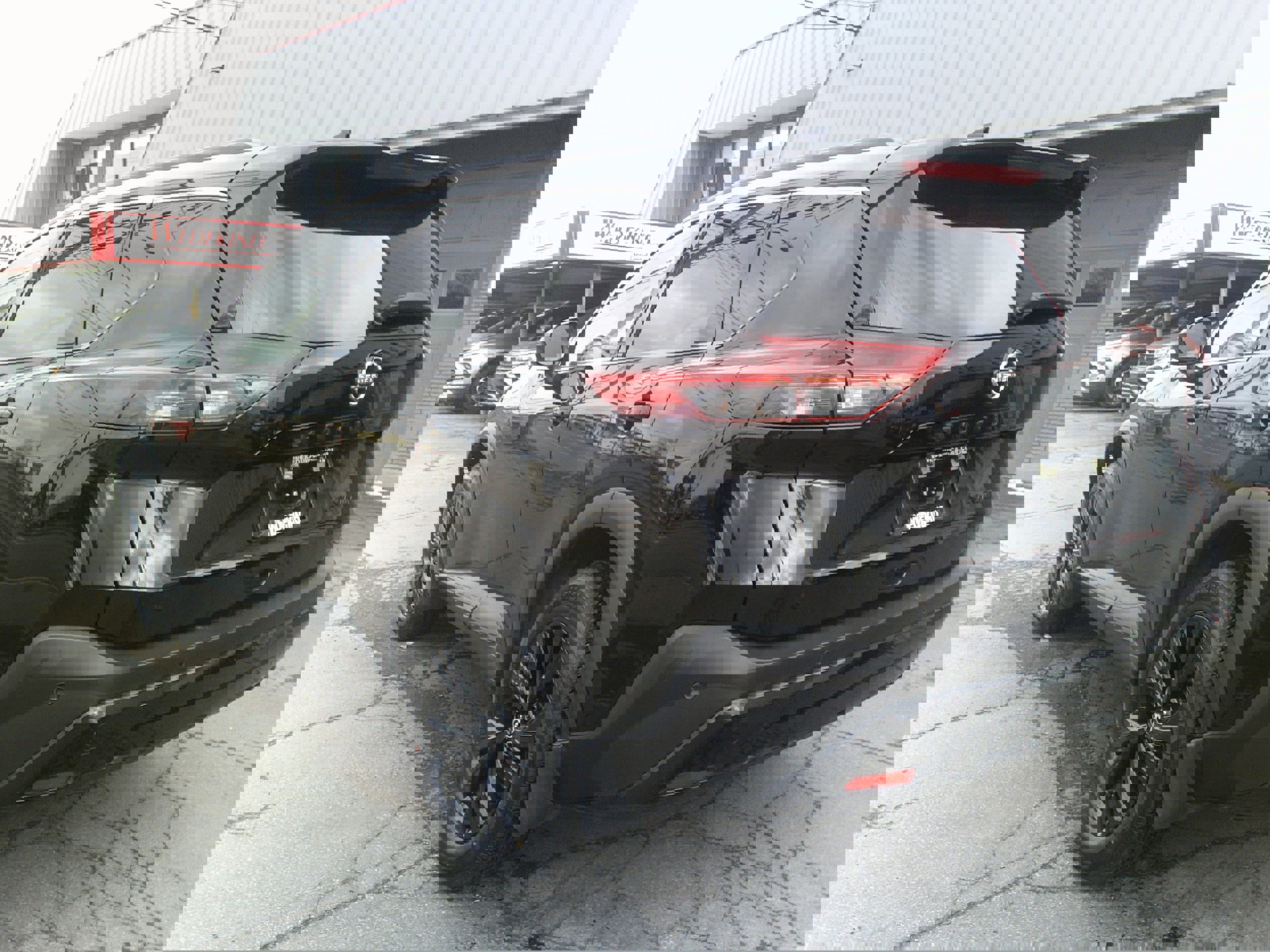 Used 2023 Nissan Rogue SV w/ SV Premium B Package image 3