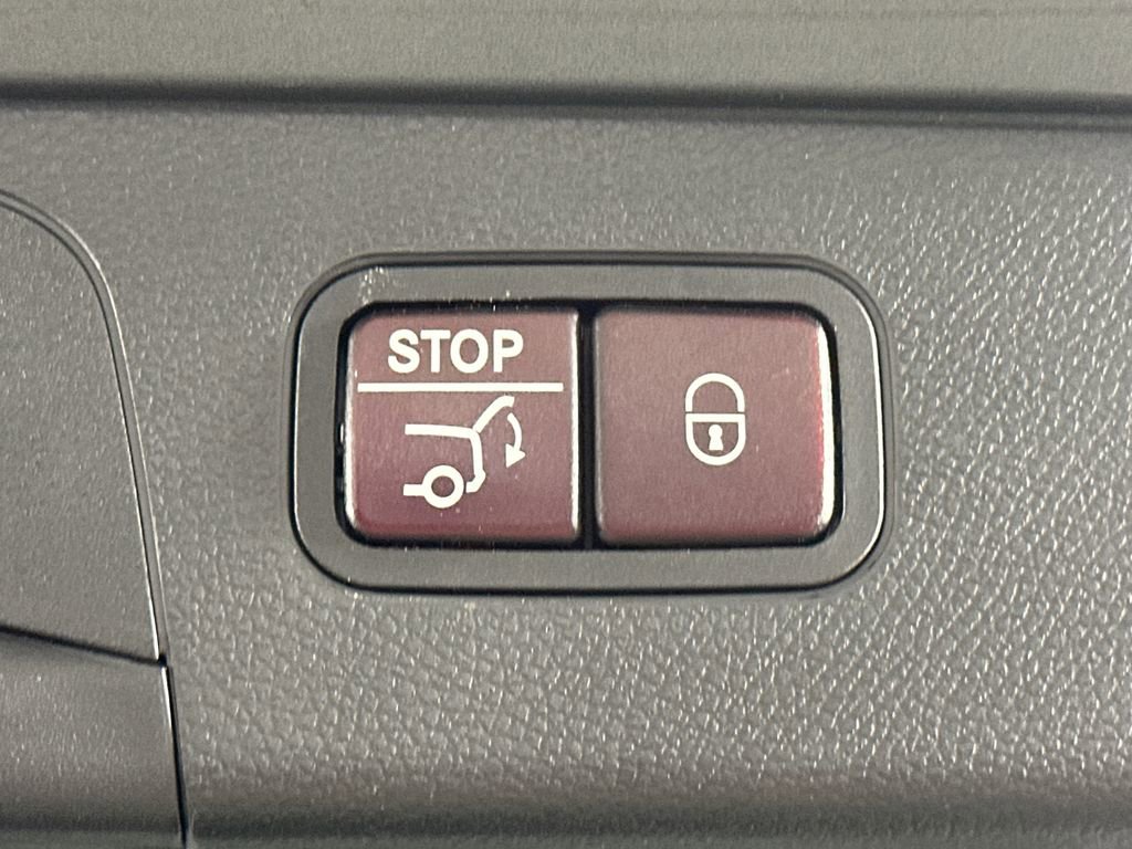 Used 2018 Mercedes-Benz GLC 300 4MATIC image 21