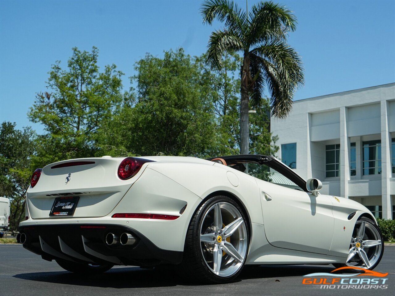 Used 2017 Ferrari California T RWD image 66