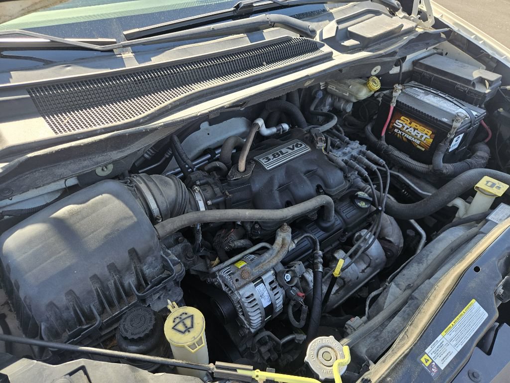 Used 2009 Chrysler Town & Country Touring FWD image 23