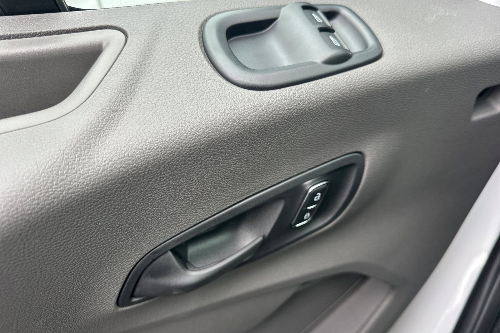New 2025 Ford E-Transit 148 Medium Roof image 8