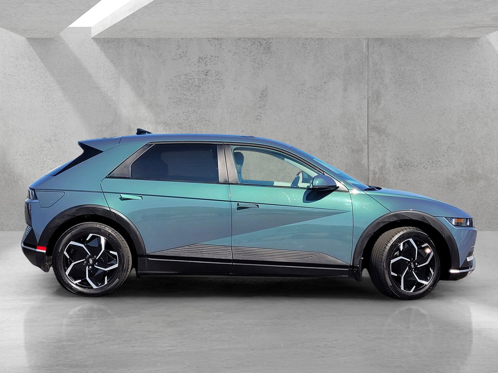 Used 2024 Hyundai Ioniq 5 SEL image 3