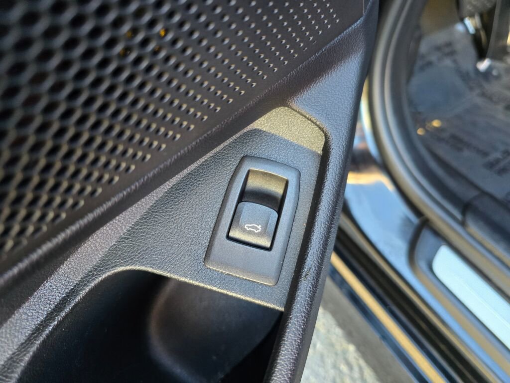 Used 2019 BMW 330i Sedan image 14