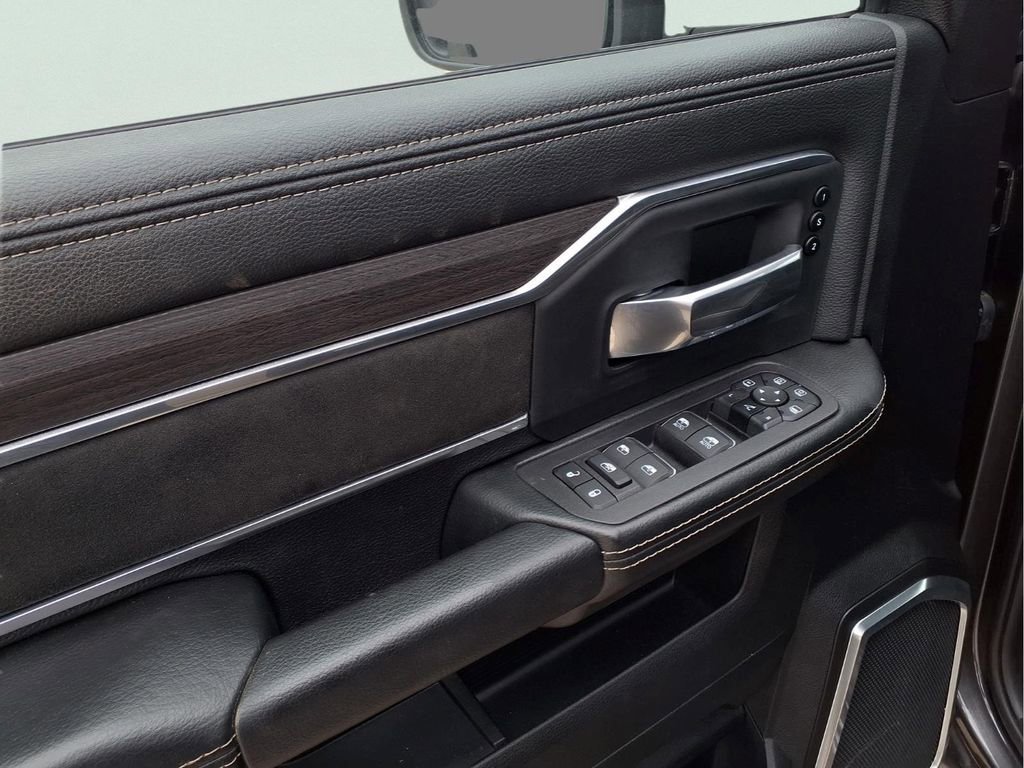 Used 2025 RAM 2500 Laramie AWD/4WD image 9