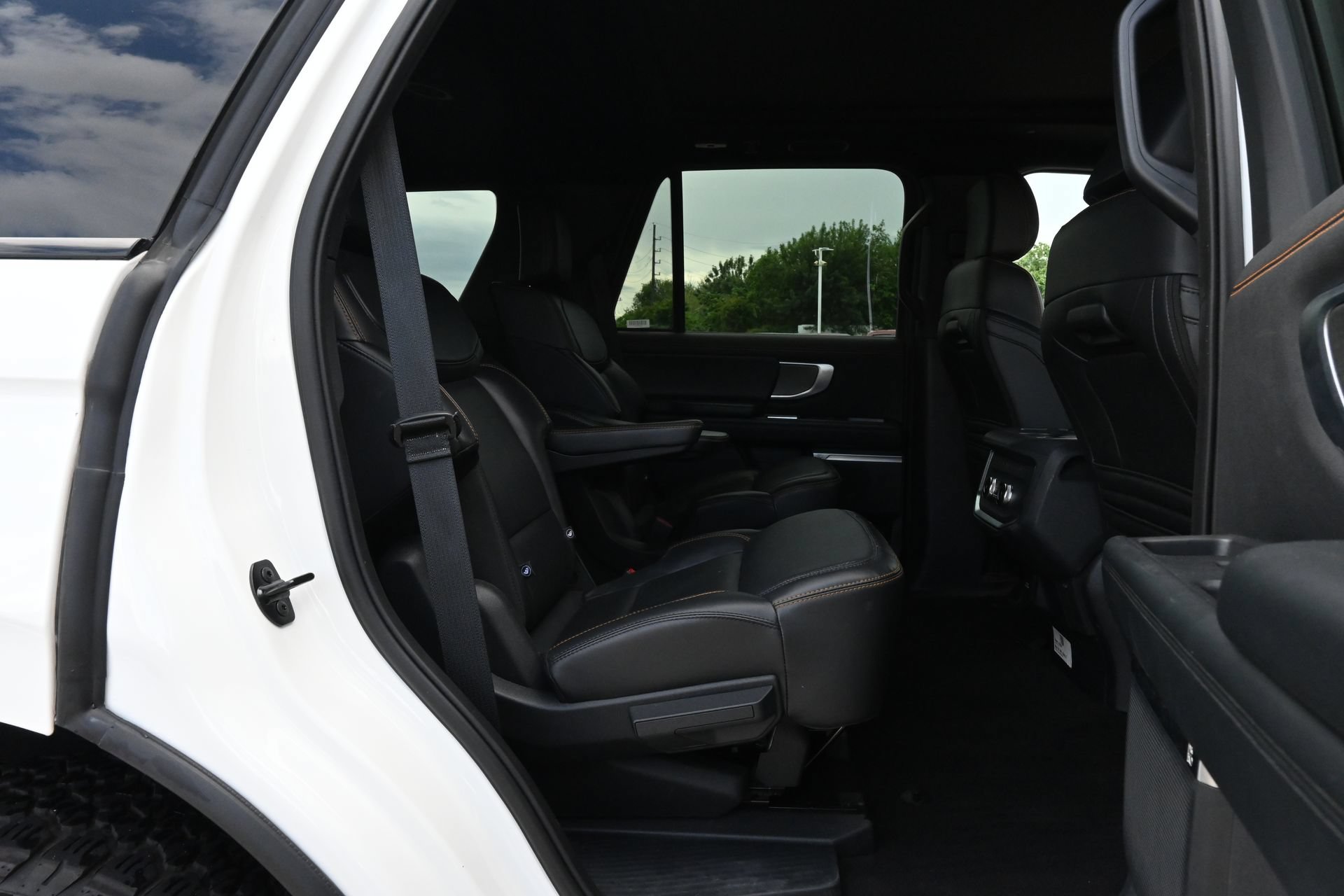 Used 2025 Ford Expedition Tremor AWD/4WD image 24