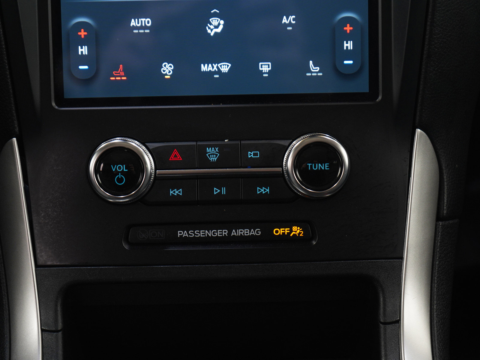 Used 2024 Ford Edge SEL image 18