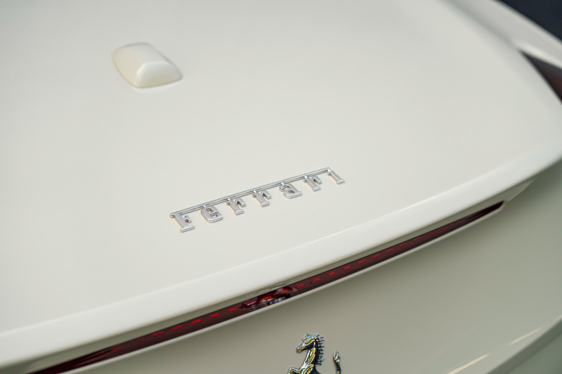 Used 2017 Ferrari California T RWD image 11