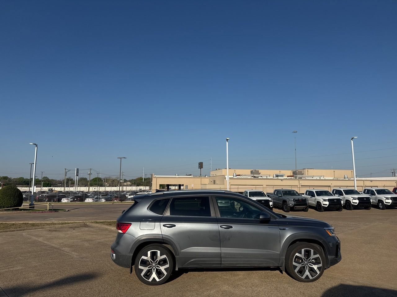 Used 2022 Volkswagen Taos SEL image 22