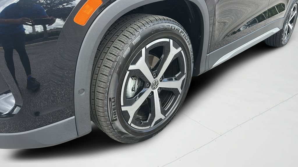 New 2026 Volkswagen Tiguan SE FWD image 32
