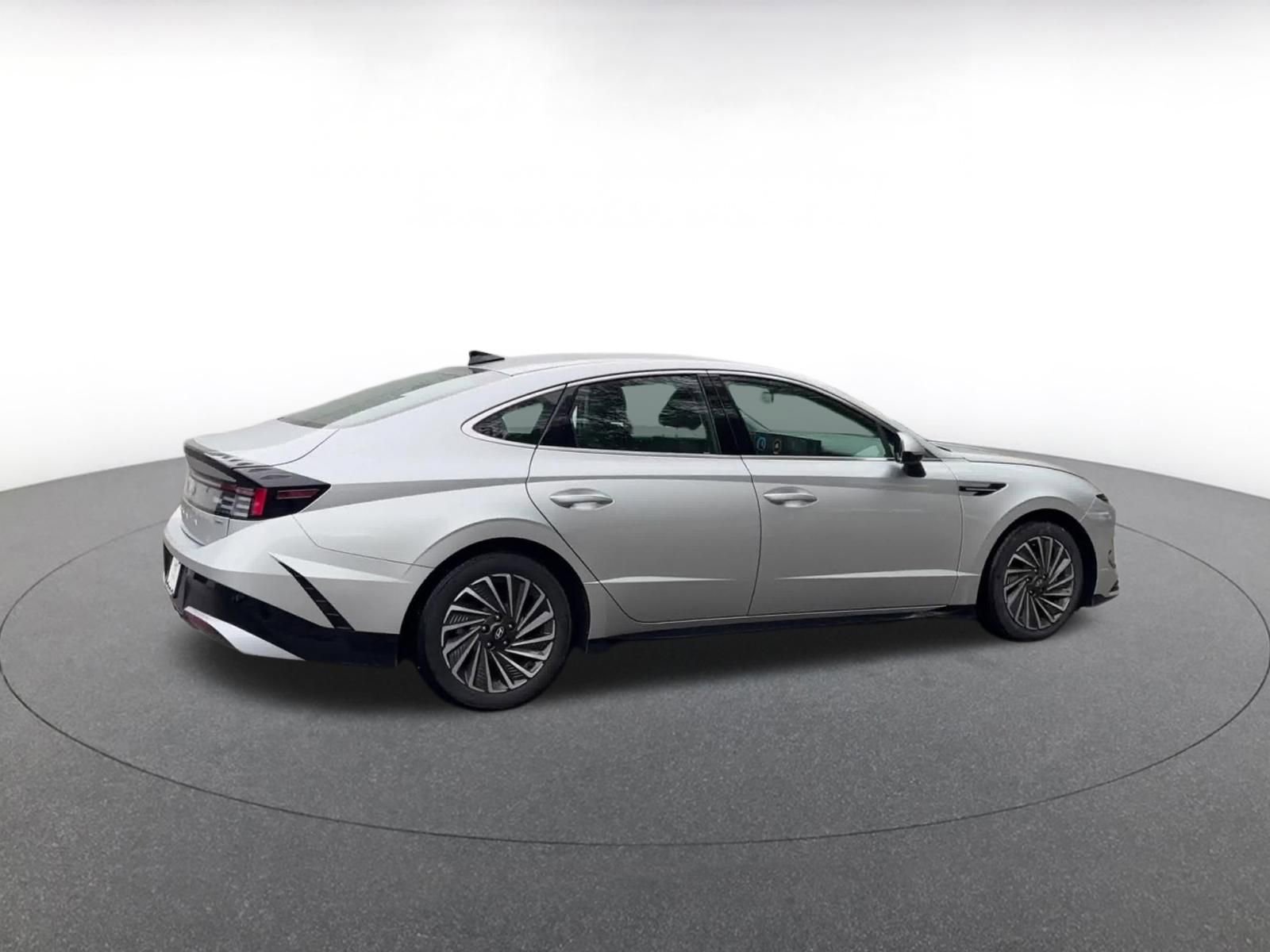 Used 2025 Hyundai Sonata SEL FWD image 12