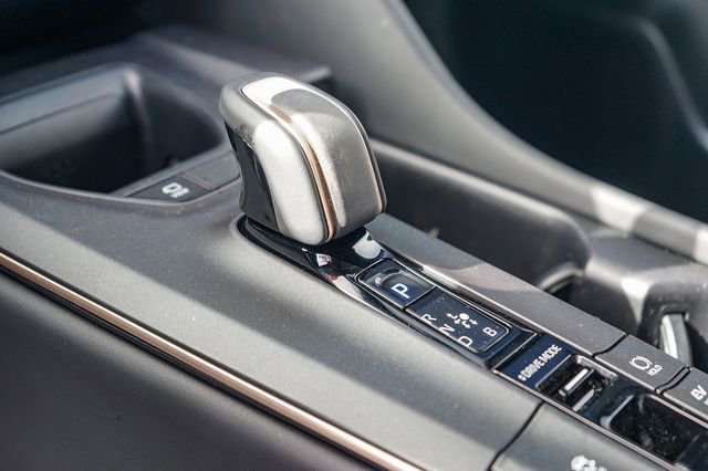 Used 2023 Toyota Crown Limited w/ Advanced Technology Package image 20