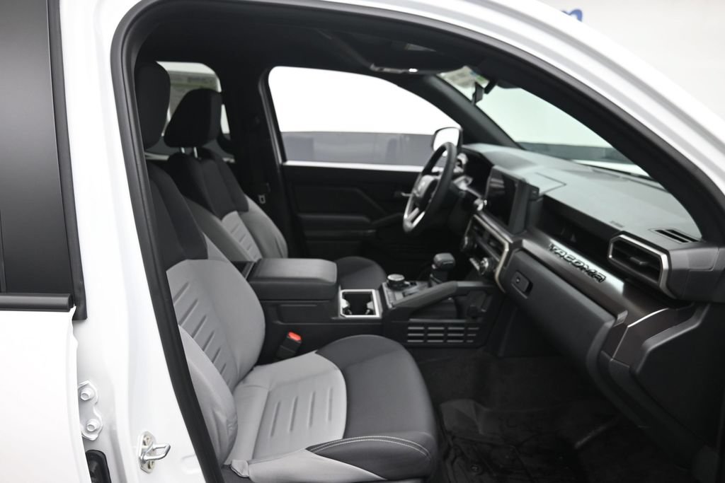 Used 2025 Toyota Tacoma TRD Sport AWD/4WD image 9