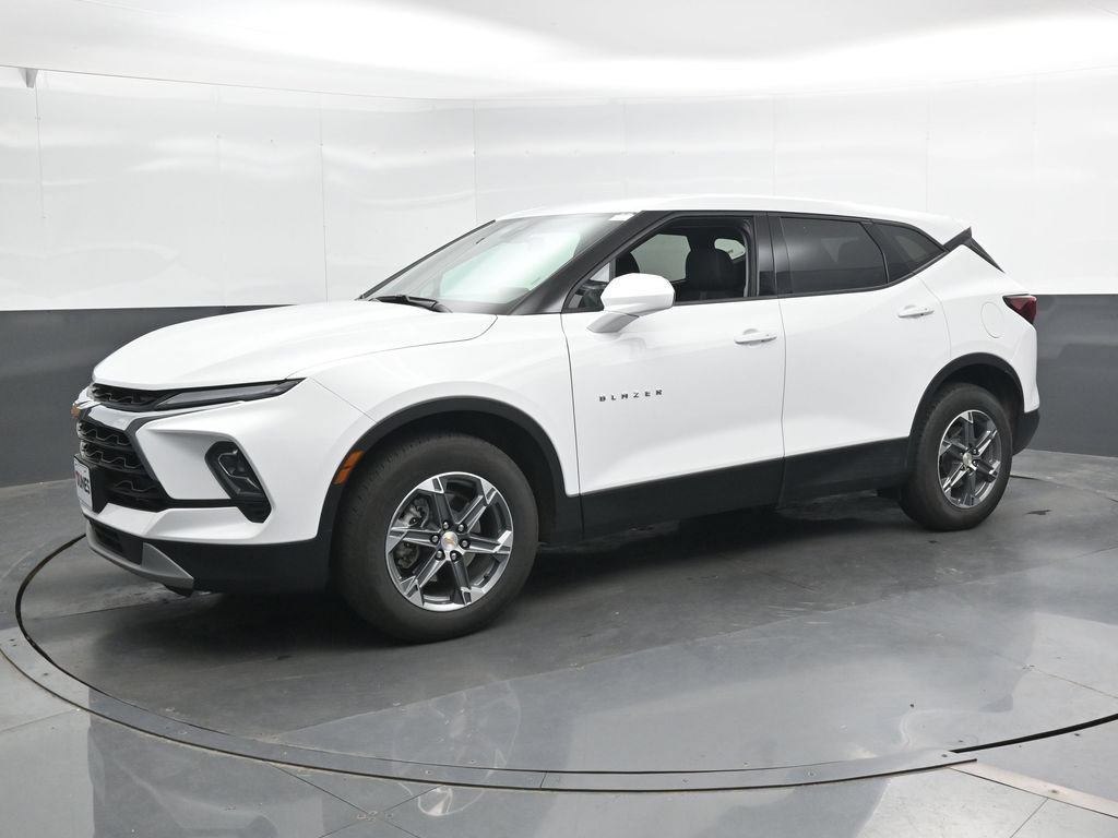 Used 2025 Chevrolet Blazer LT AWD/4WD image 9