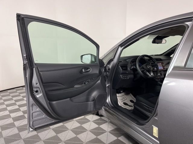 Used 2023 Nissan Leaf S image 16