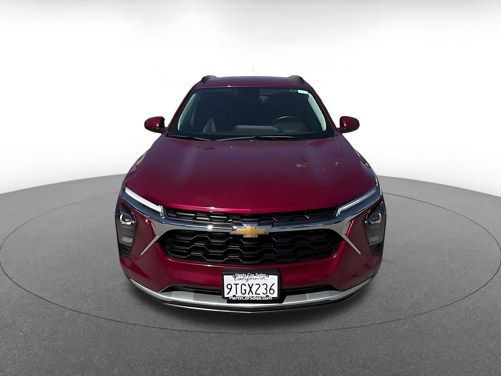 Used 2025 Chevrolet Trax LT w/ LT Convenience Package FWD image 3
