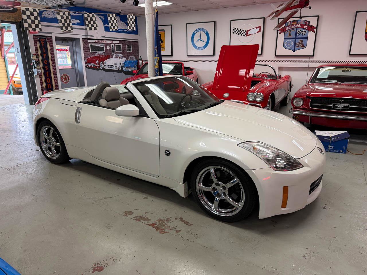 Used 2006 Nissan 350Z Touring RWD image 3