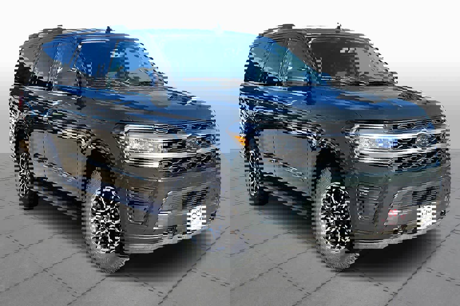 Used 2022 Ford Expedition XLT image 4