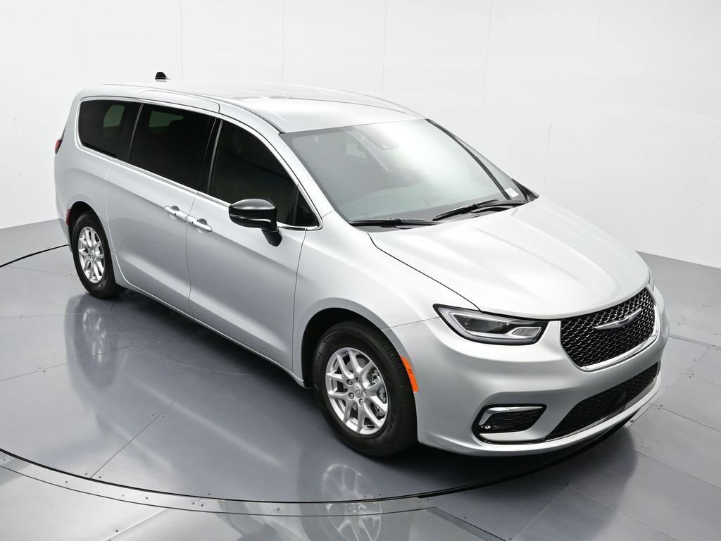 New 2026 Chrysler Pacifica Select image 13