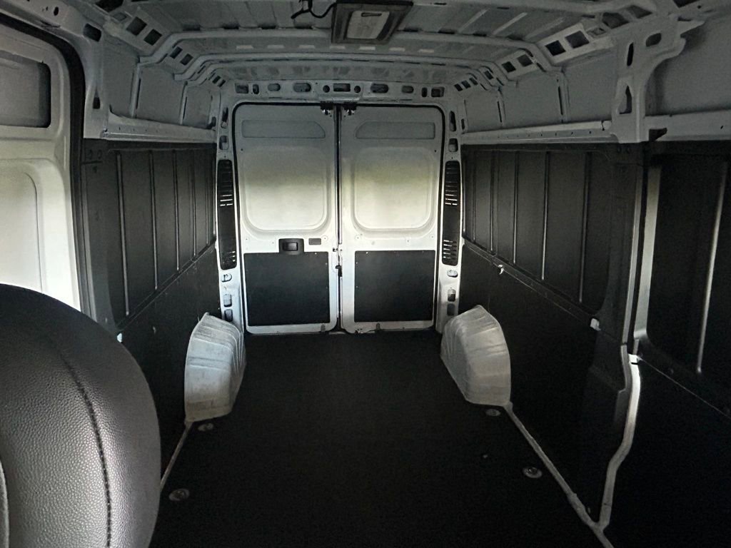 Used 2025 RAM ProMaster 2500 w/ Convenience Group image 15