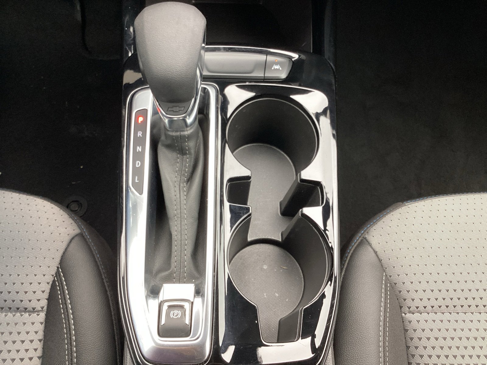 Used 2025 Chevrolet Trax LT FWD image 24