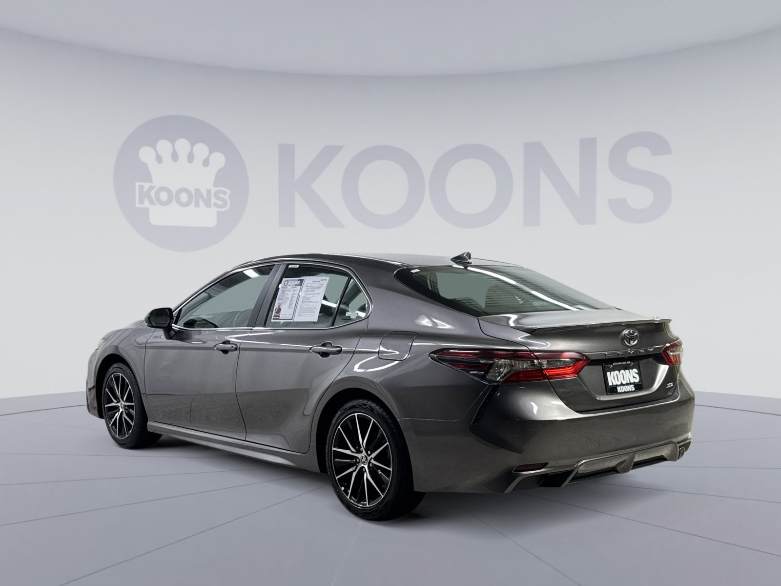 Used 2023 Toyota Camry SE image 10