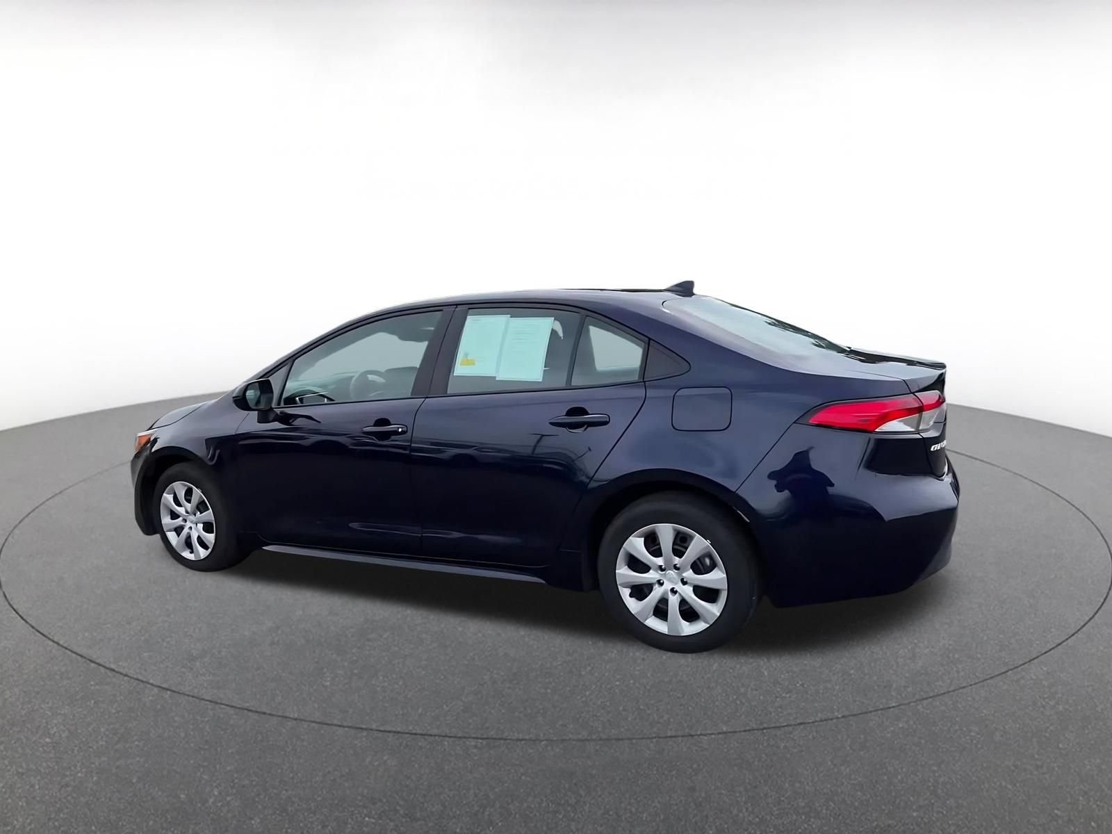 Used 2025 Toyota Corolla LE FWD image 10