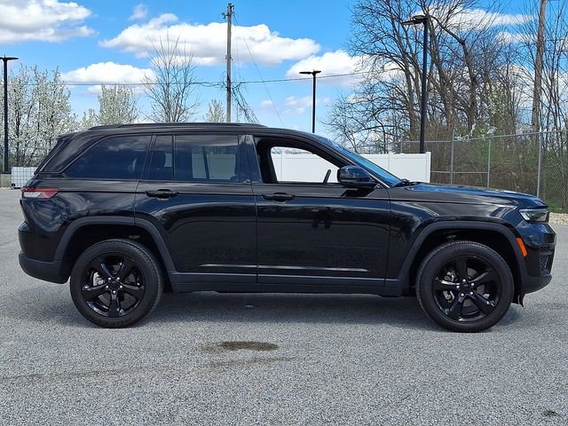 Used 2023 Jeep Grand Cherokee Altitude AWD/4WD image 10
