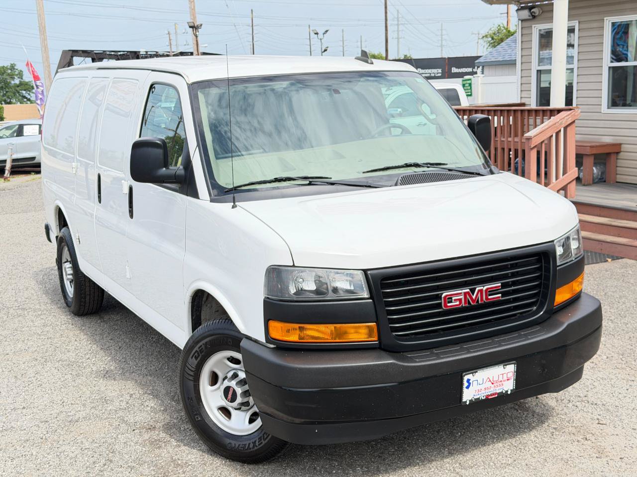 Used 2019 GMC Savana 3500 RWD image 2