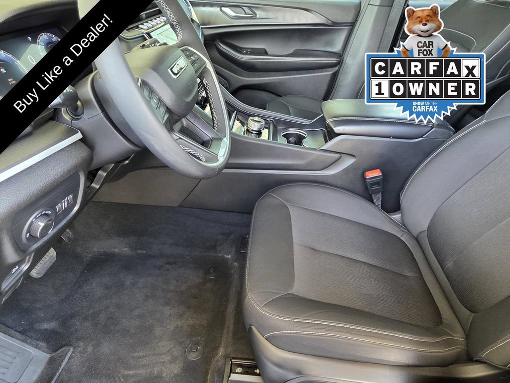Used 2025 Jeep Grand Cherokee Laredo w/ Luxury Tech Group I AWD/4WD image 7
