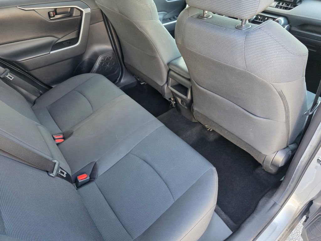 Used 2021 Toyota RAV4 LE image 28