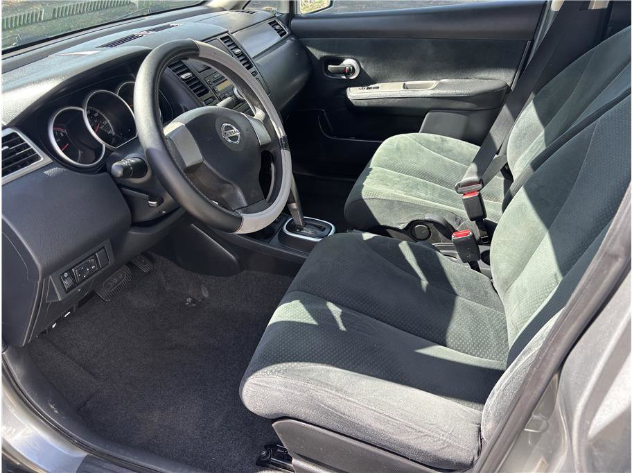 Used 2011 Nissan Versa 1.8 S image 11