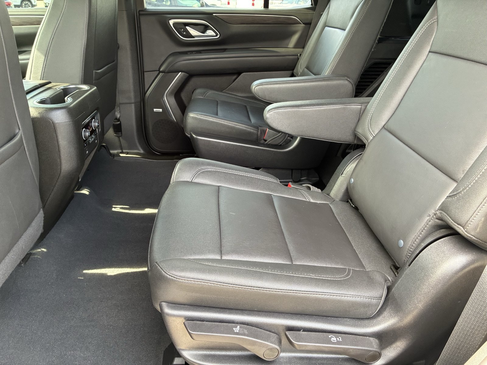 Used 2022 Chevrolet Tahoe Z71 w/ Luxury Package AWD/4WD image 22