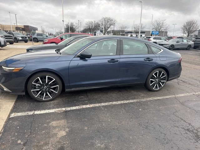 Used 2023 Honda Accord Touring image 2