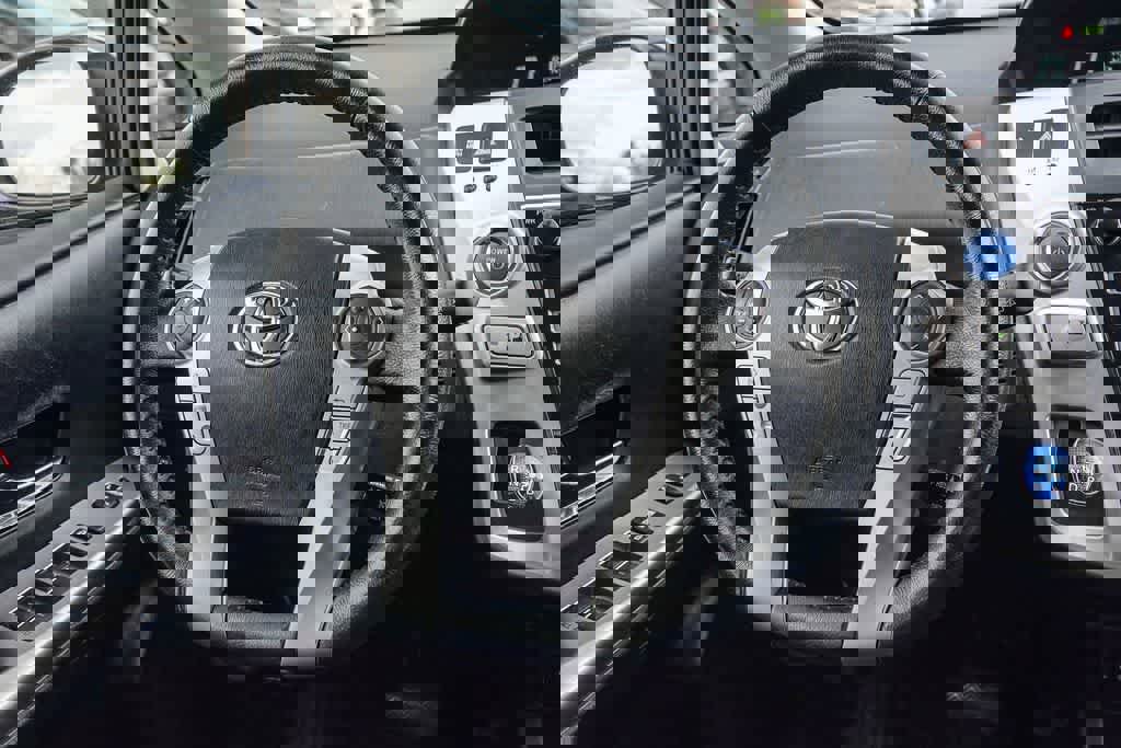 Used 2015 Toyota Prius V Four image 14