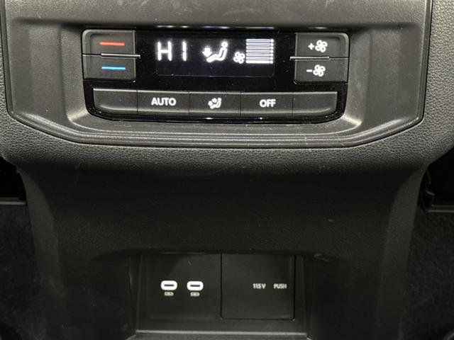 Used 2023 Volkswagen Atlas SE image 31