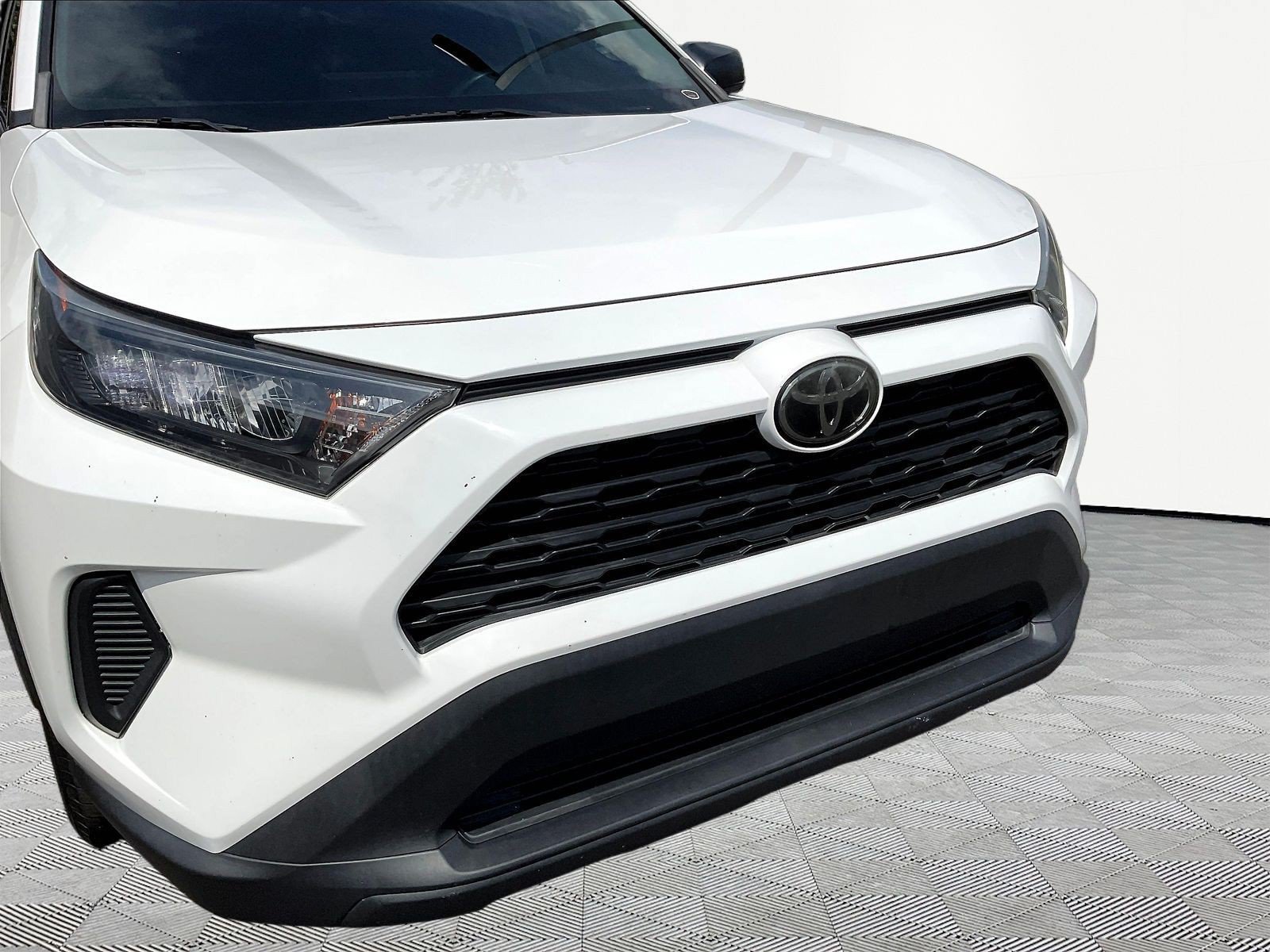 Used 2019 Toyota RAV4 LE AWD/4WD image 32