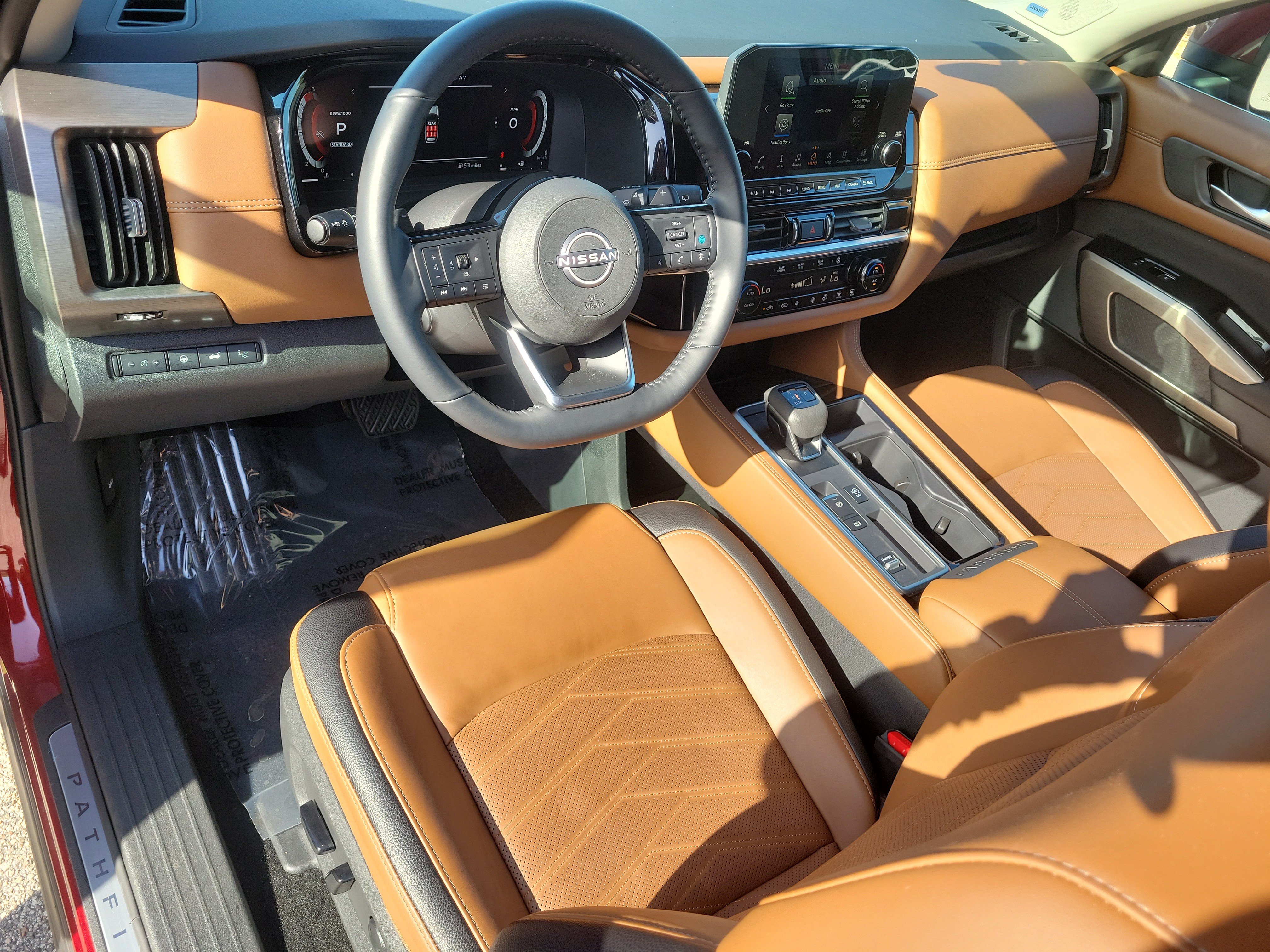 Certified 2025 Nissan Pathfinder Platinum w/ Black Appearance Package FWD image 14
