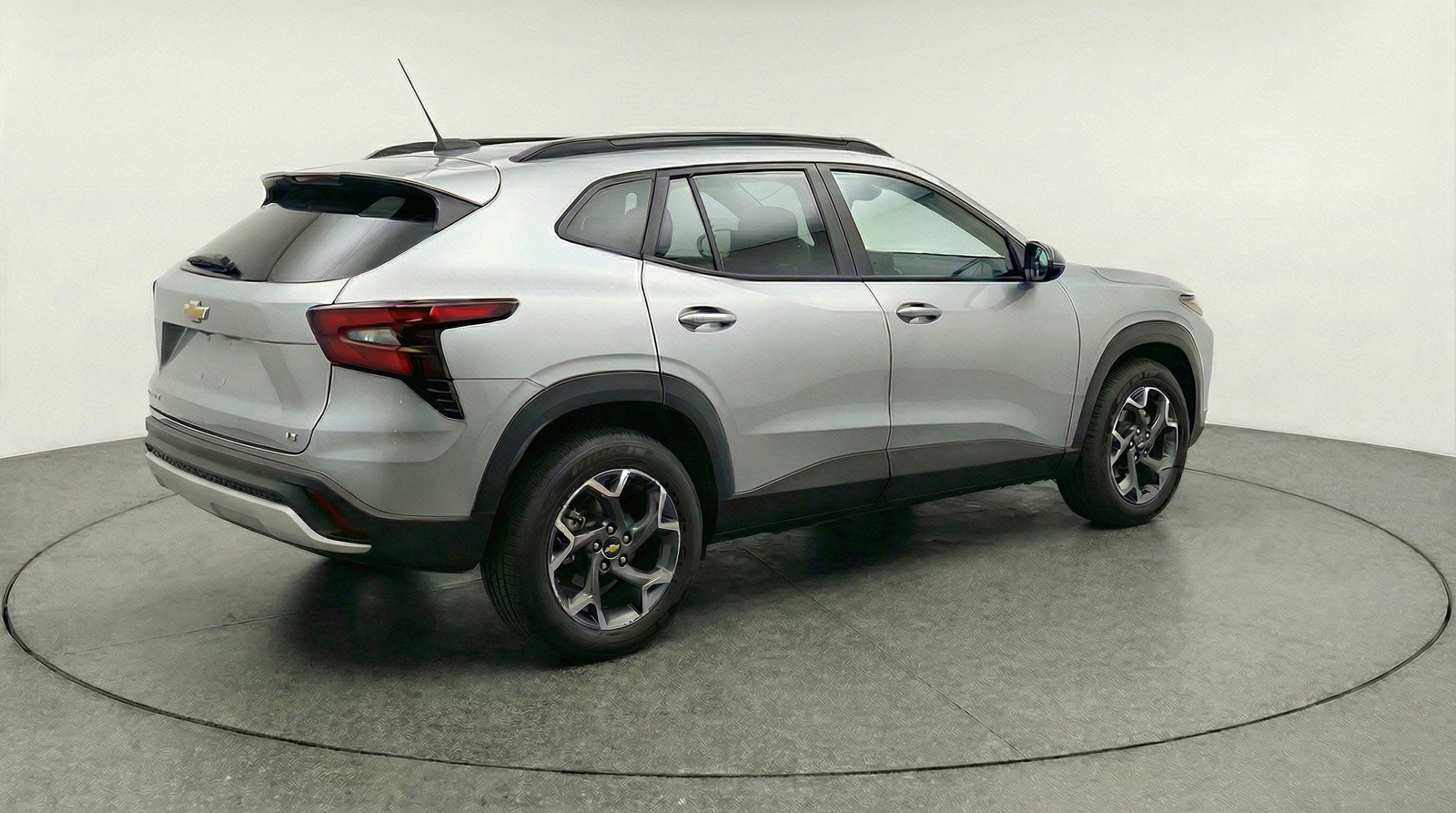 Used 2025 Chevrolet Trax LT FWD image 9