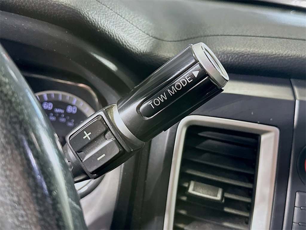 Used 2018 Nissan Titan SV w/ SV Convenience Package image 18