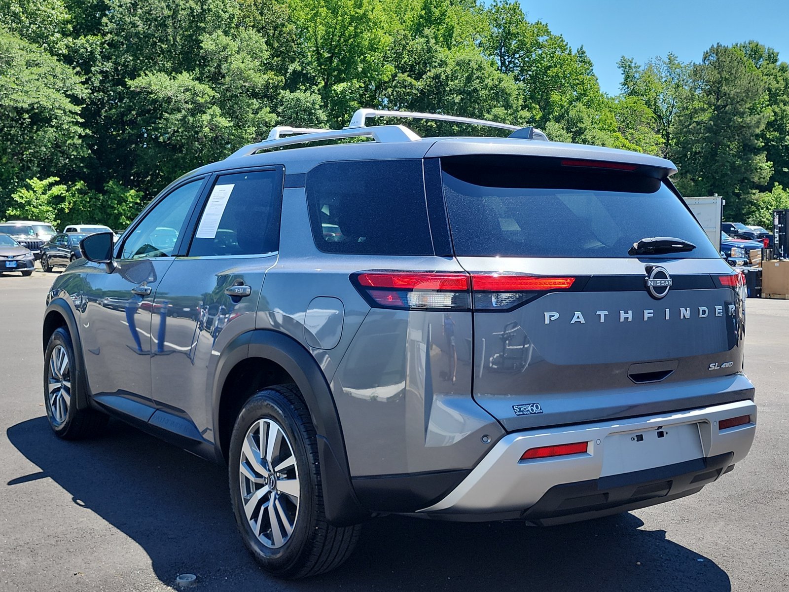 Used 2025 Nissan Pathfinder SL AWD/4WD image 3