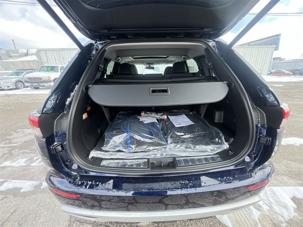 New 2025 Mitsubishi Outlander SE image 24