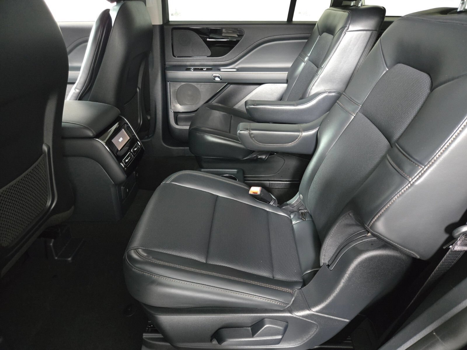 New 2026 Lincoln Aviator AWD image 13